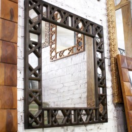 Квадратное зеркало из массива тропического дерева Neerav II, темное Квадратное зеркало из массива тропического дерева Neerav II, темное