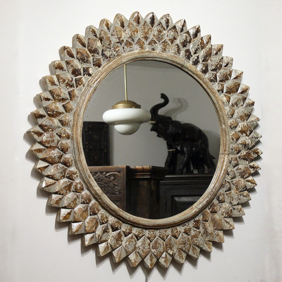 Зеркало-солнце в деревянной раме из массива РАШМИ