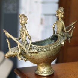 Индийская емкость из бронзы Goldan Naav, 20х13 см