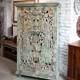 Деревянный шкаф с резными дверцами Amaravati