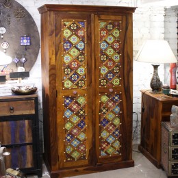 Деревянный шкаф с керамикой на дверцах, 180 см