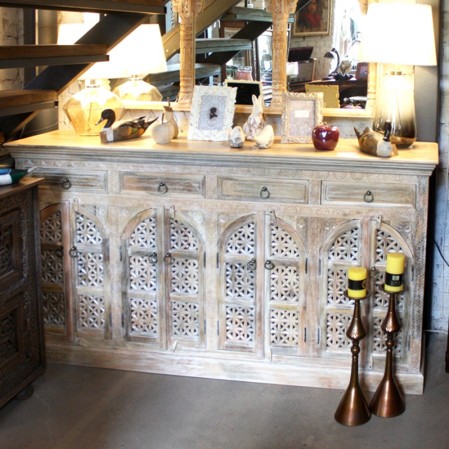 Индийский деревянный комод из манго с резными дверцами Periyar