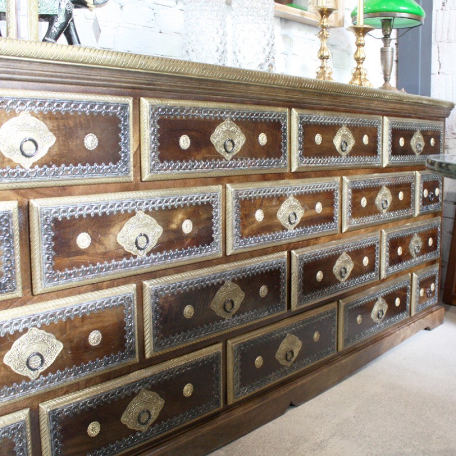 Комод Махараджа - палисандр и латунная чеканка