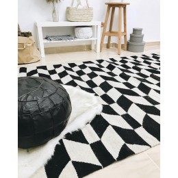 Черно-белый ковер килим 